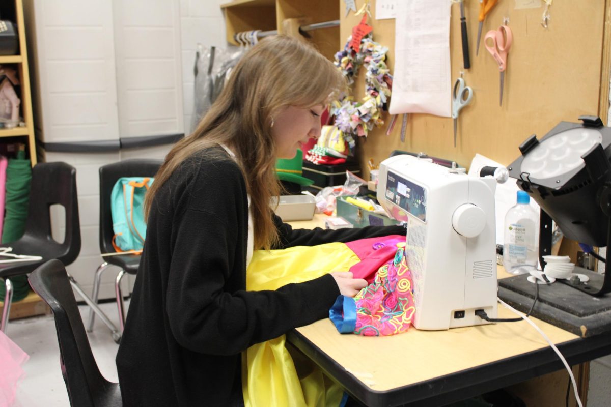 Levy crafts costumes for 'Wizard of Oz'