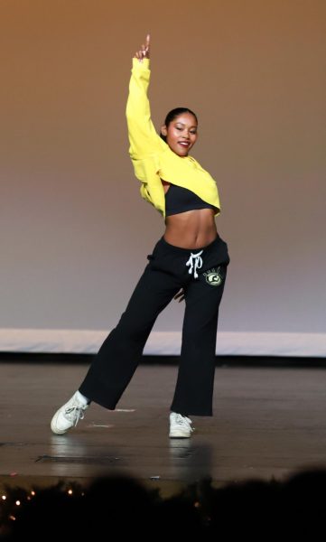 Bela Henderson commits to University of Oregon for dance